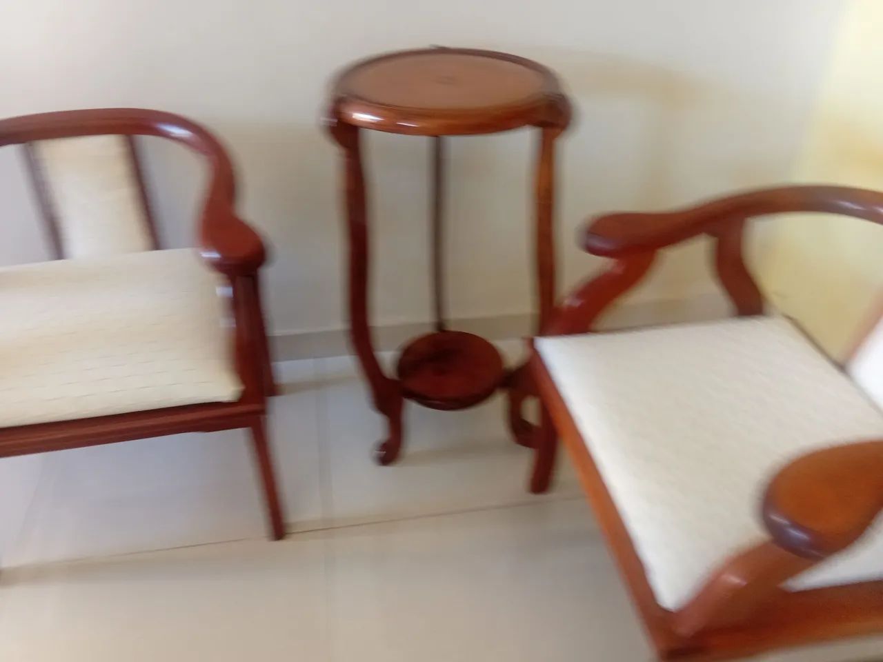 Conjunto de cadeiras com mesinha - Foto 2