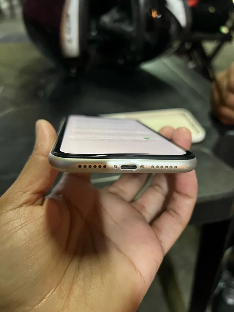 iPhone 11 64gb Branco  - Foto 5