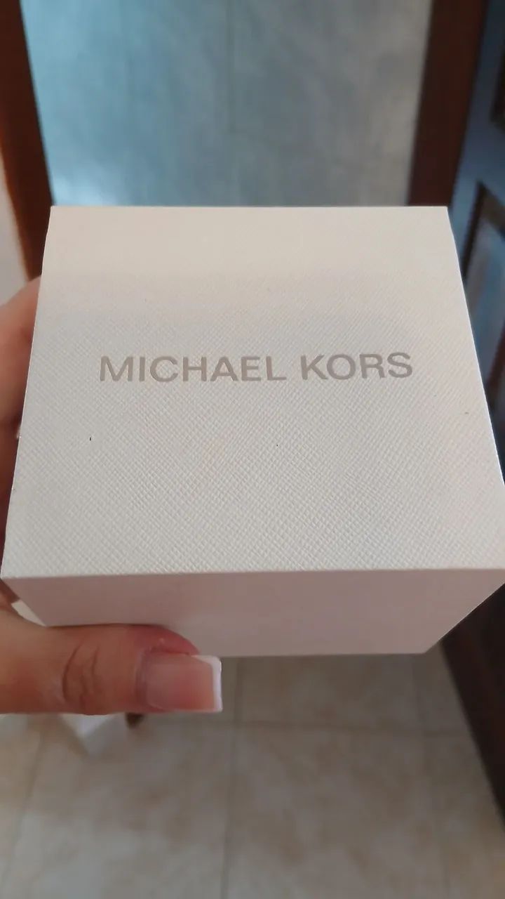Relógio Michael Kors 2 meses de uso, com caixa e garantia - Foto 2