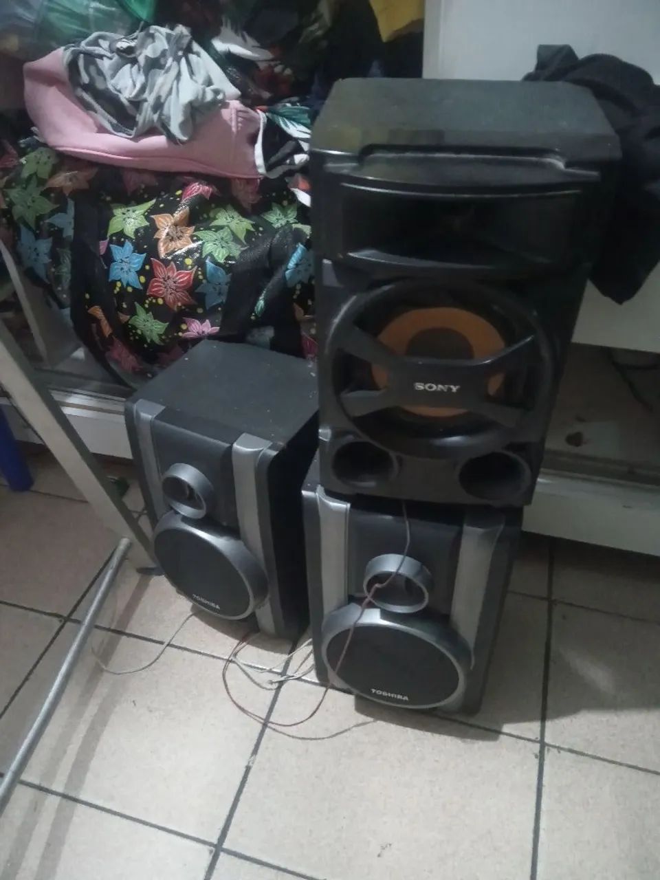 Vendo 3 caixa em bom estado 