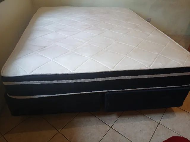 Cama Queen nova com colchao