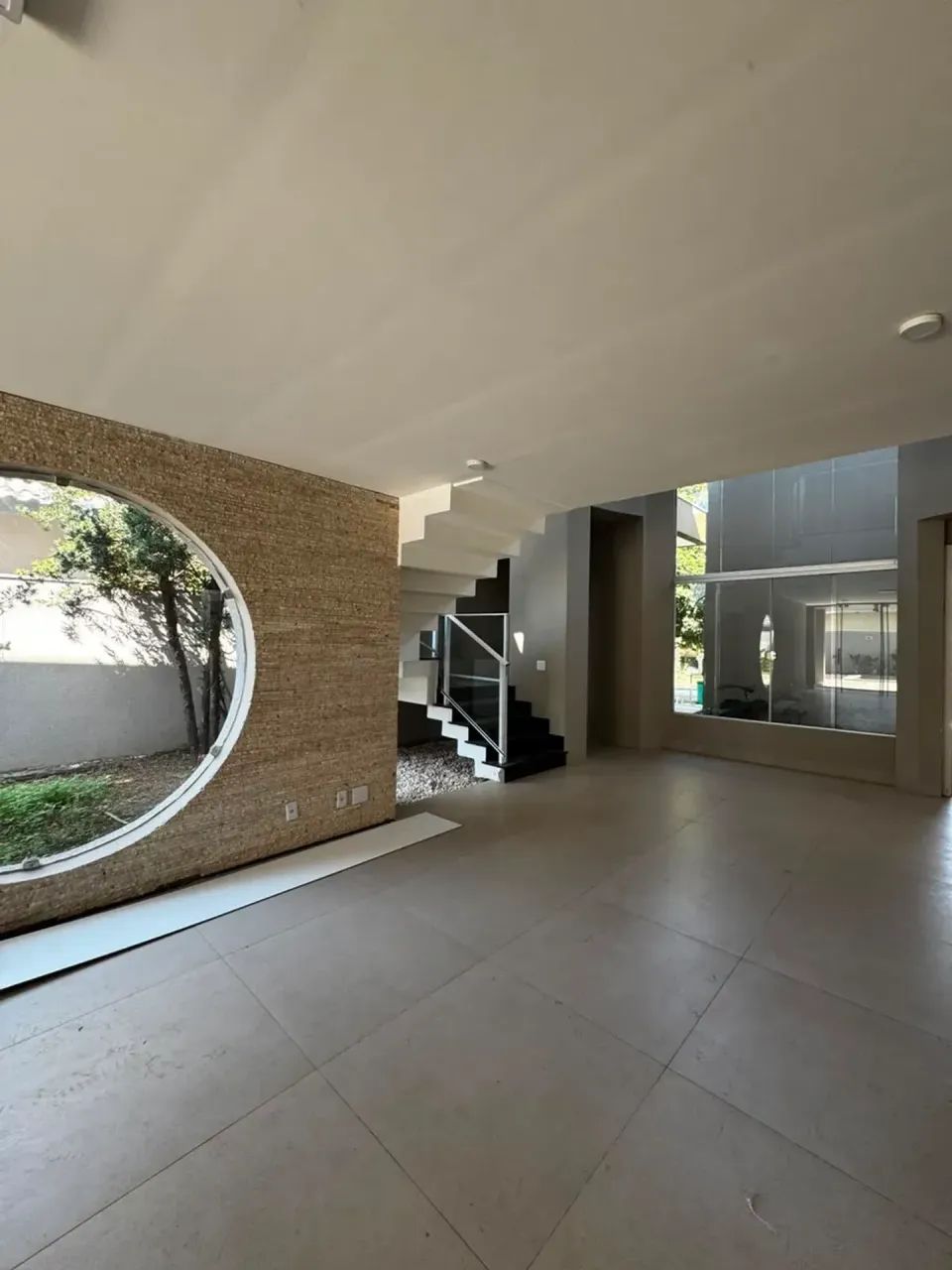 SOBRADO COM 4 QUARTOS À VENDA, 467m2 - FLORAIS DOS LAGOS - Foto 4