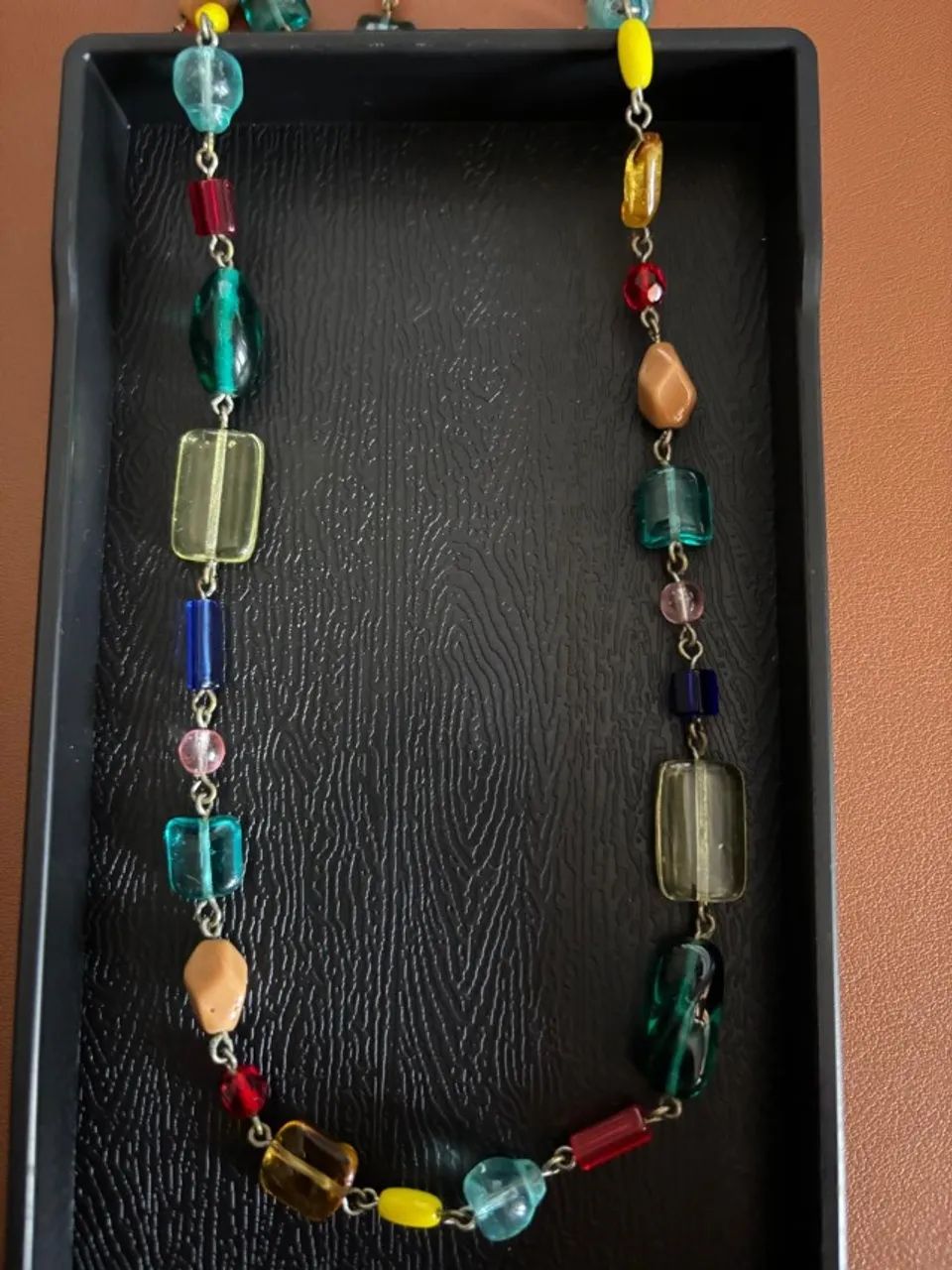 Colar longo de pedras coloridas - Foto 4