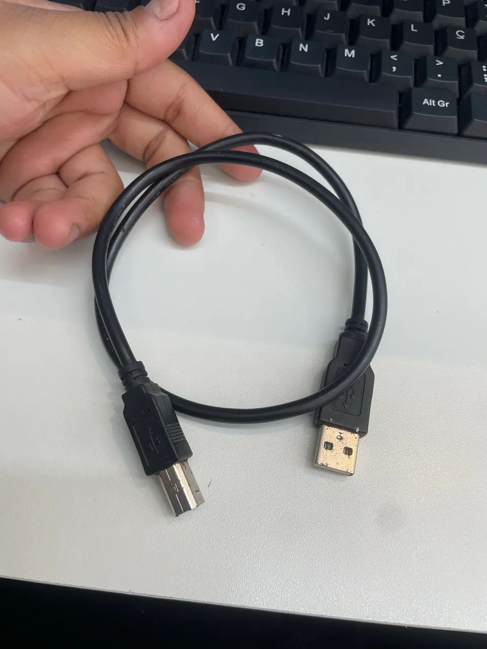 Cabo USB 2.0 com conectores USB A macho e USB B macho.