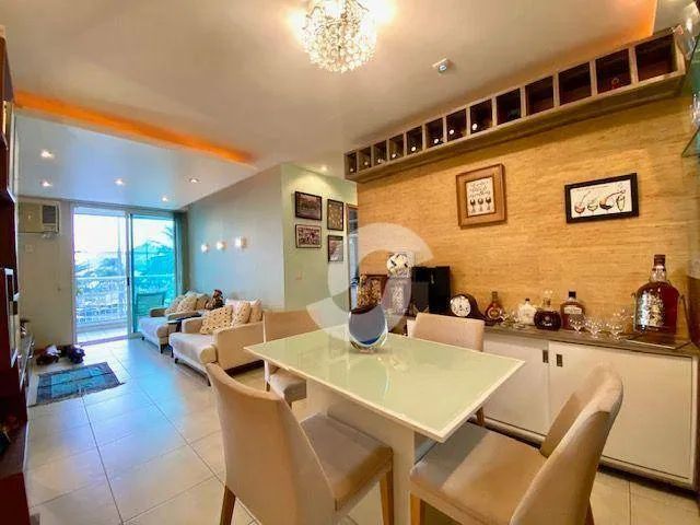 2 quartos, 2 vagas, varanda, vista mar e lazer completo