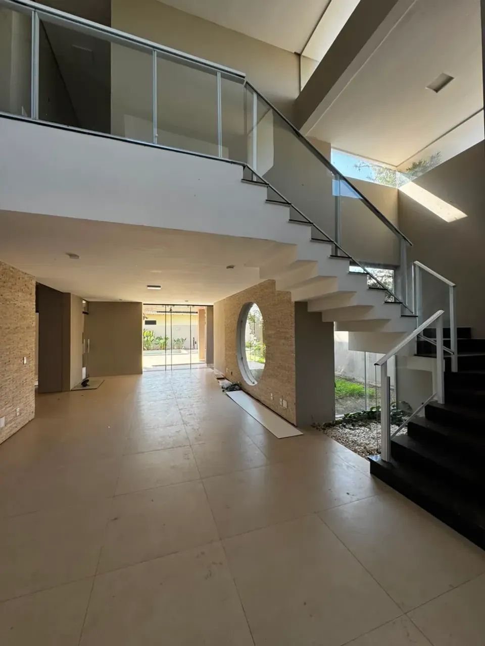 SOBRADO COM 4 QUARTOS À VENDA, 467m2 - FLORAIS DOS LAGOS - Foto 2