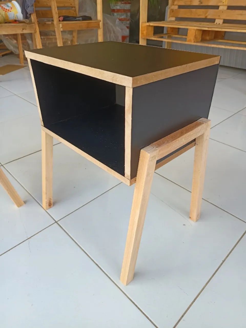 Mesa de cabeceira para cama 
