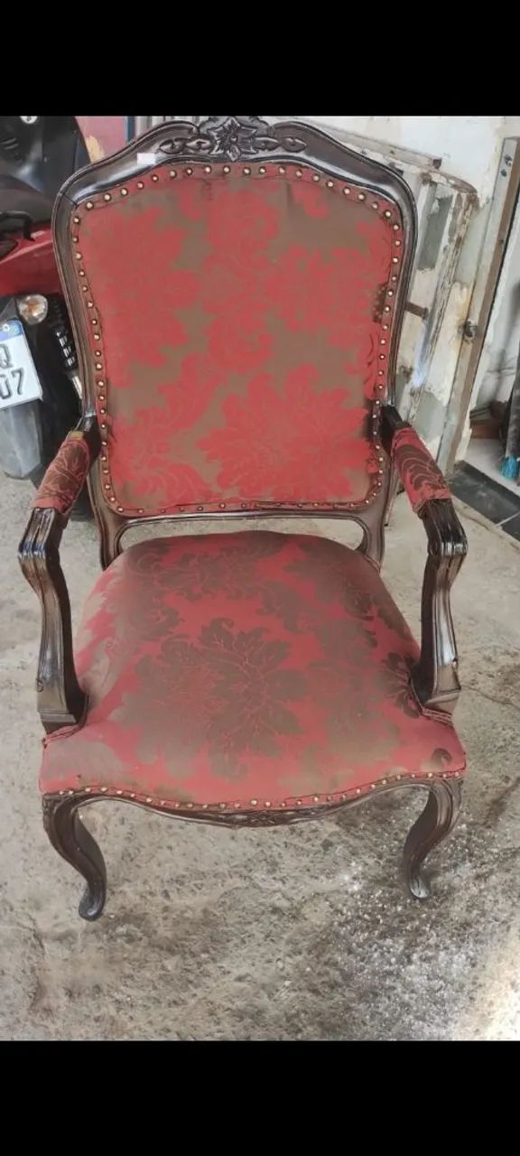 Cadeira antiga estilo manuelino 