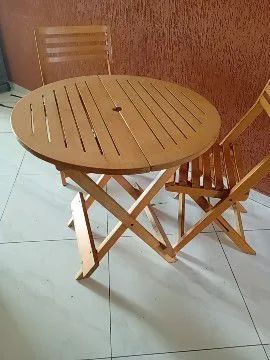 Mesa retro madeira maciça com 2 cadeiras de madeira maciça  - Foto 2
