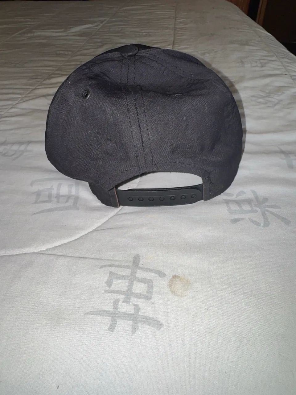 Boné Snapback Preto e Cinza Aba Reta - Logo Coroa - Foto 3