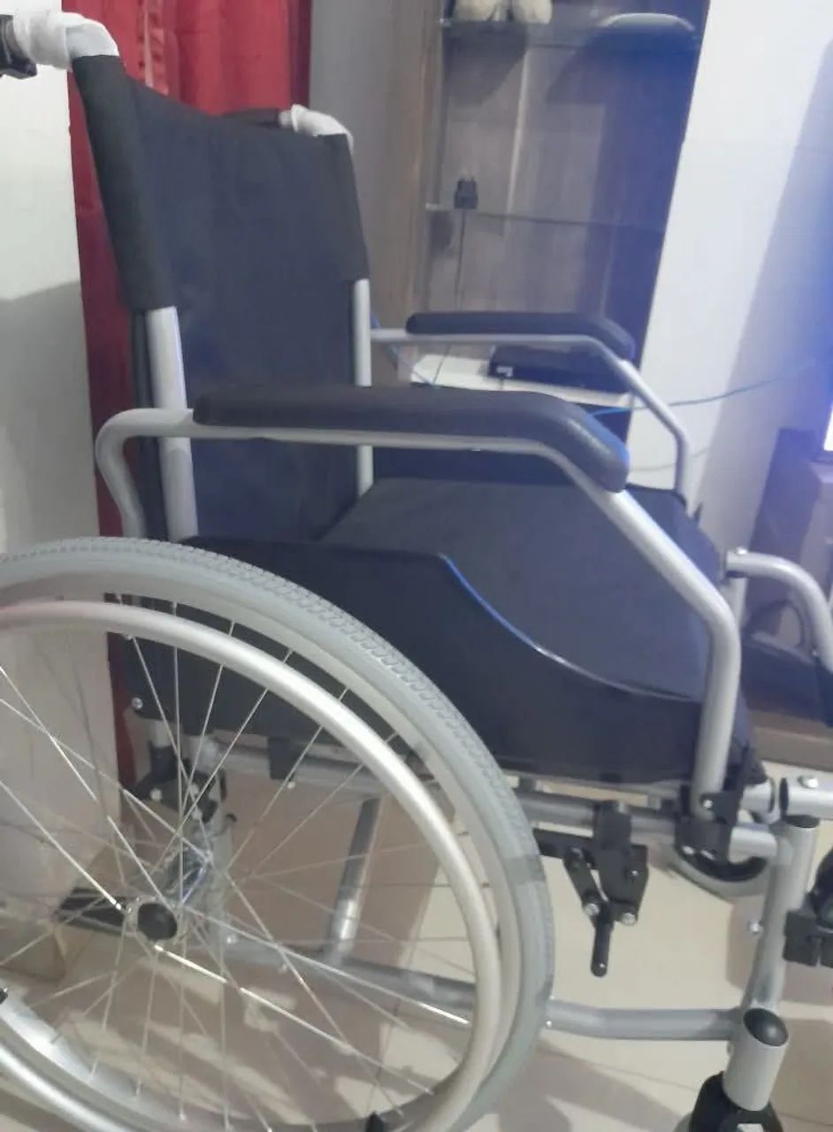 Cadeira de rodas nova com nota fiscal
