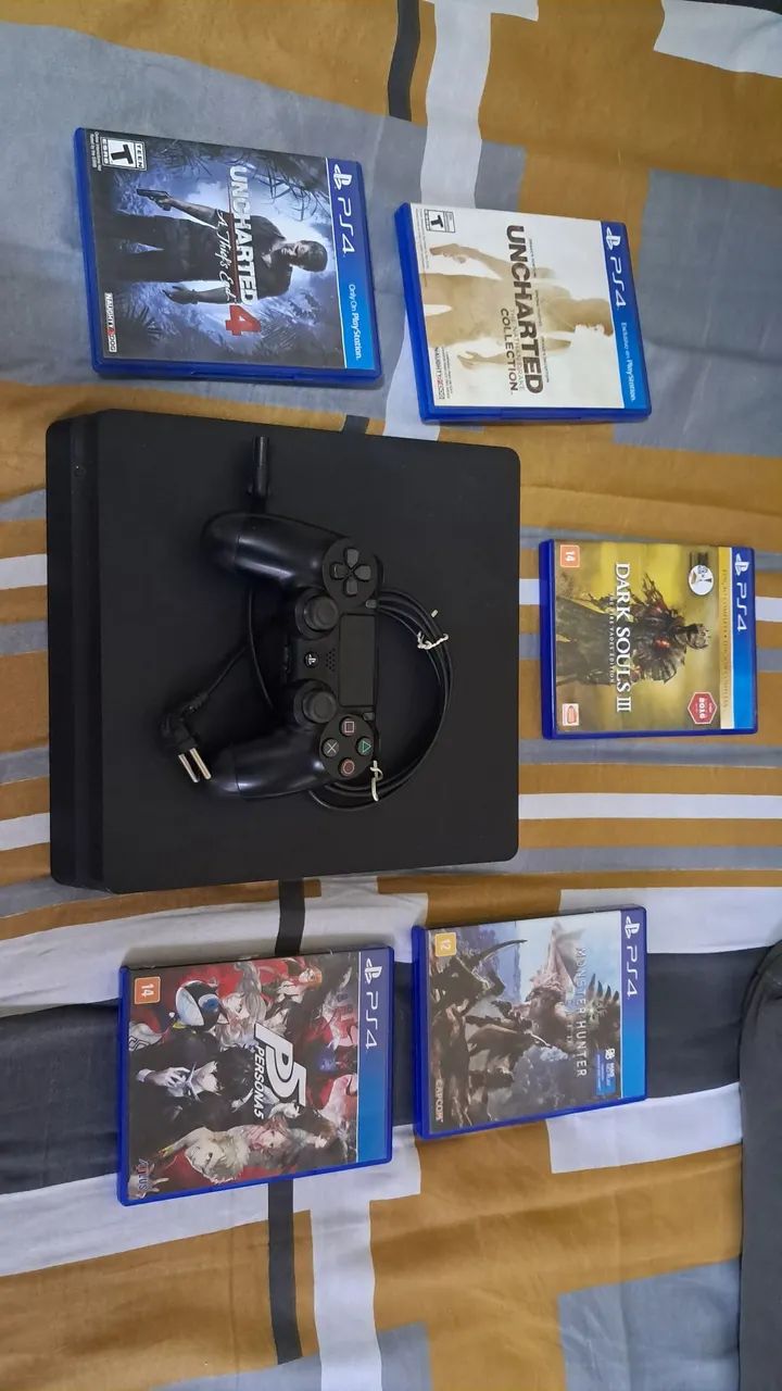 PlayStation 4 slim 