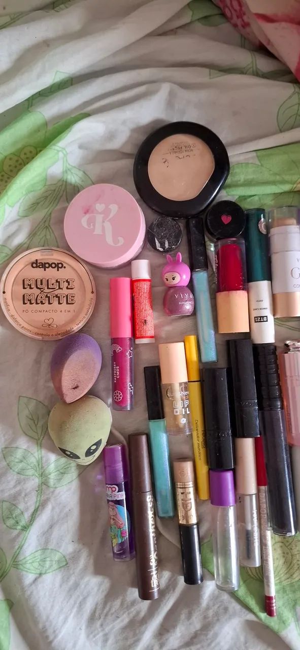 Kit de Maquiagens usadas (O LOTE com 50 itens) - Foto 2
