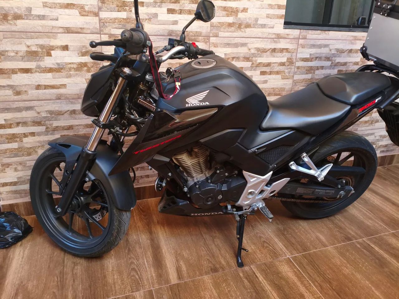 Vendo cb 300f com km baixo - Foto 2