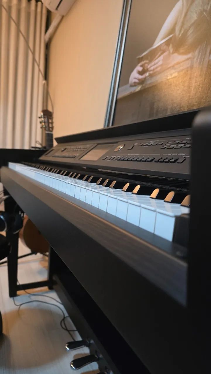 Piano Yamaha Clavinova CVP-705 - Estado de Novo