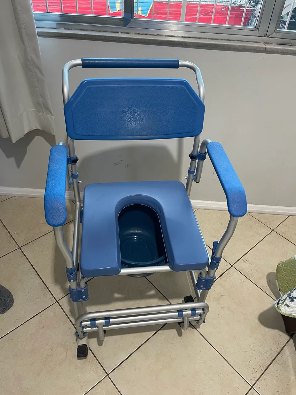 Vendo cadeira de banho - Foto 2