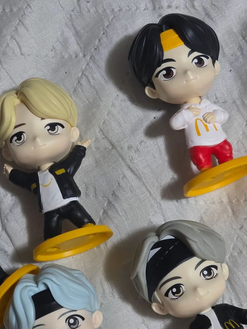 5 Bonecos Bts McDonald's com Cards Colecionáveis  - Foto 5