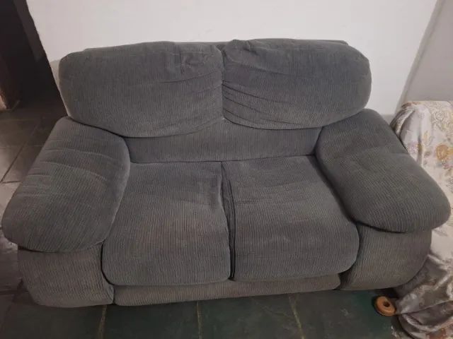 Sofa dois lugares cinza