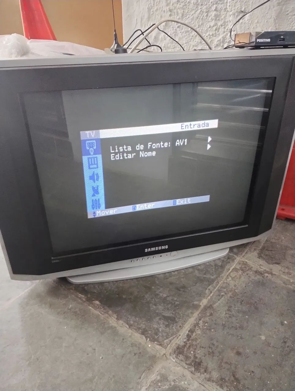 Vendo uma TV 