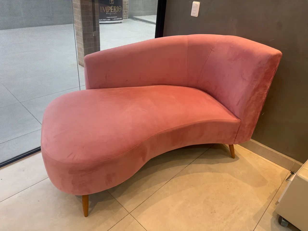 Sofá Chaise Rosa - Elegância e Conforto! 