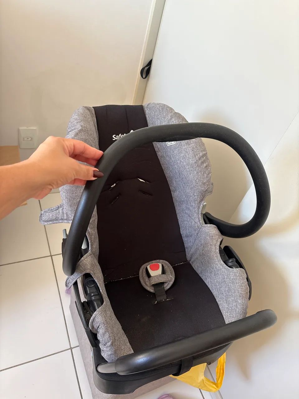 Bebê conforto com apoio para carro 