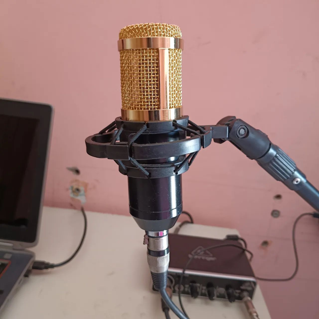 Placa de áudio Behringer + microfone 418477696059320322