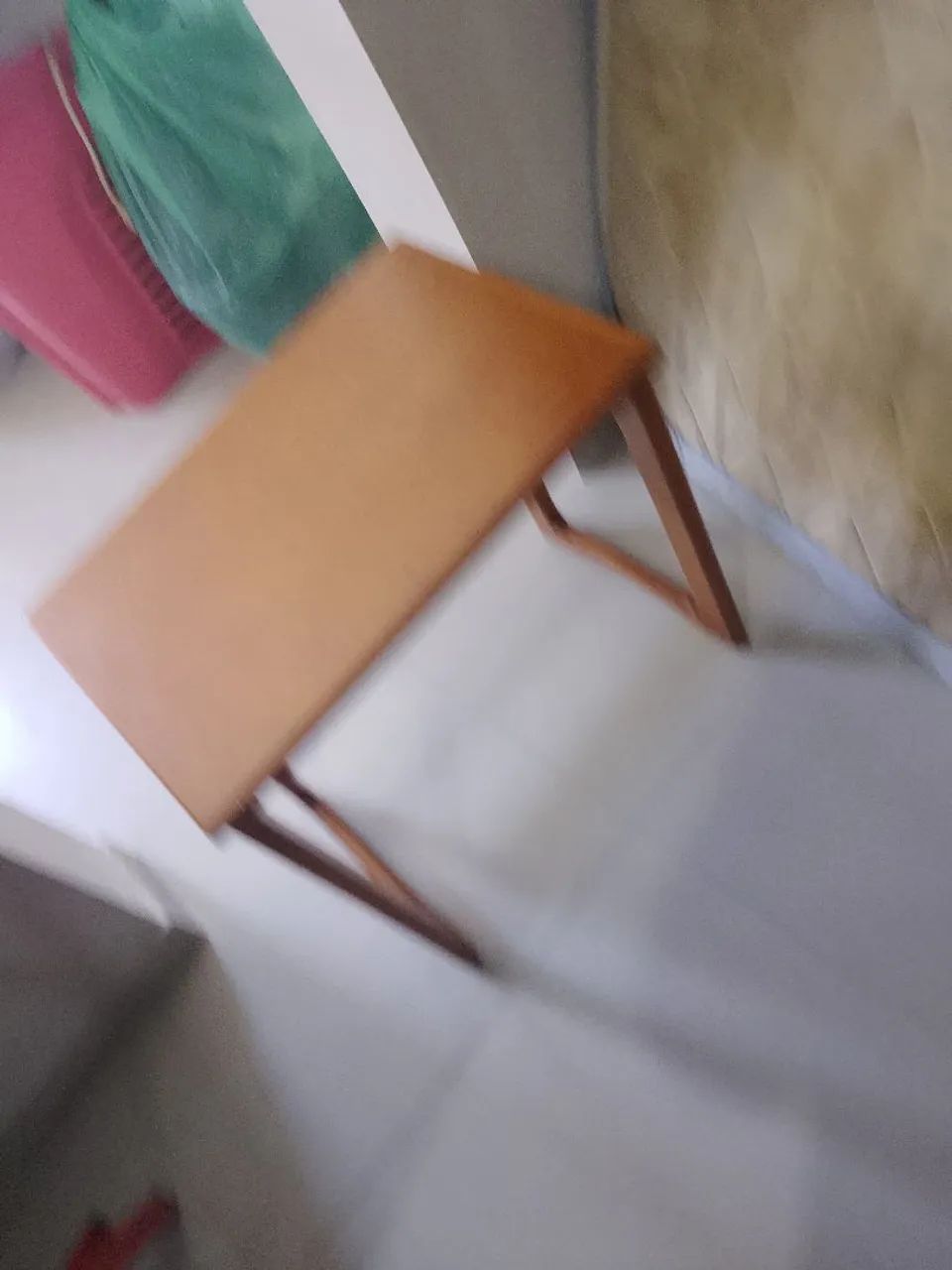 Mesa de cabeceir madeira maciça em ótimo estado - Foto 3