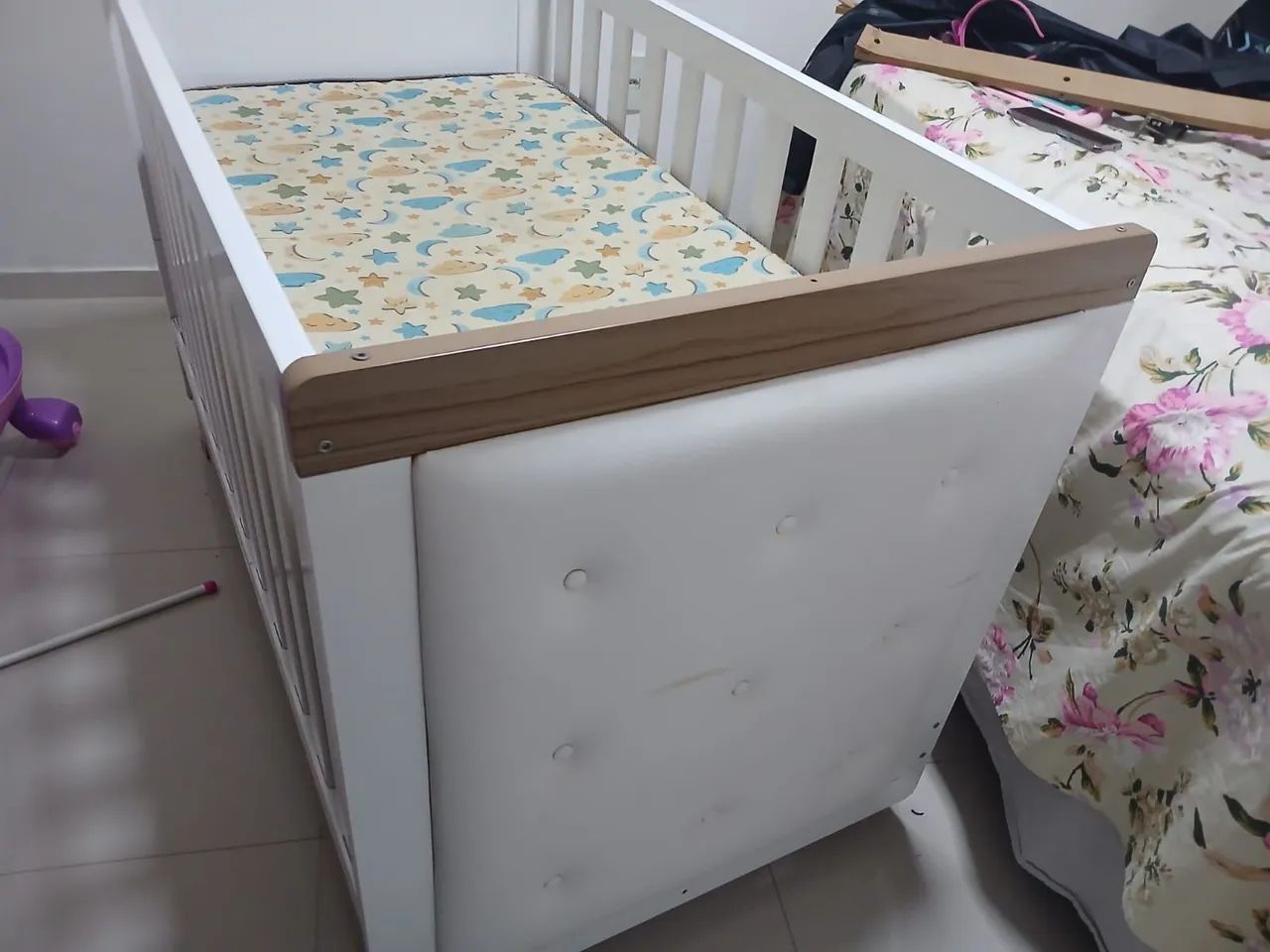 Berço infantil branco de madeira - Foto 2