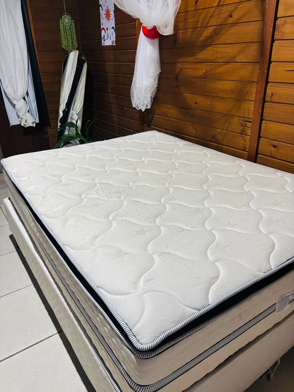 Vendo colchão com a base semi novo de casal  - Foto 2