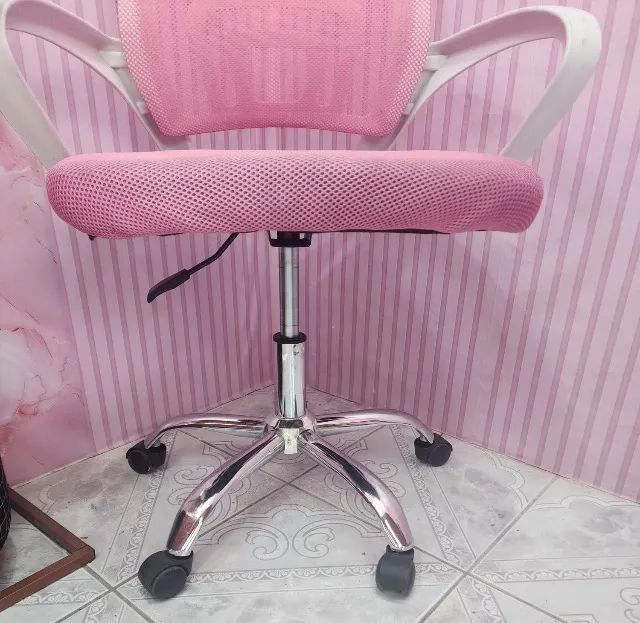 Vendo cadeira giratória rosa  - Foto 3