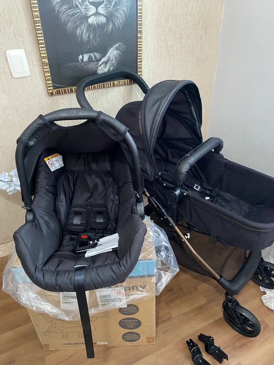 Carrinho Galzerano seminovo com bebê conforto 