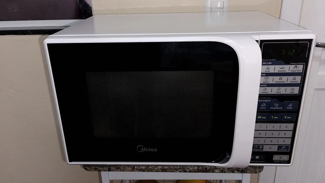 Microondas Midea 31litros.