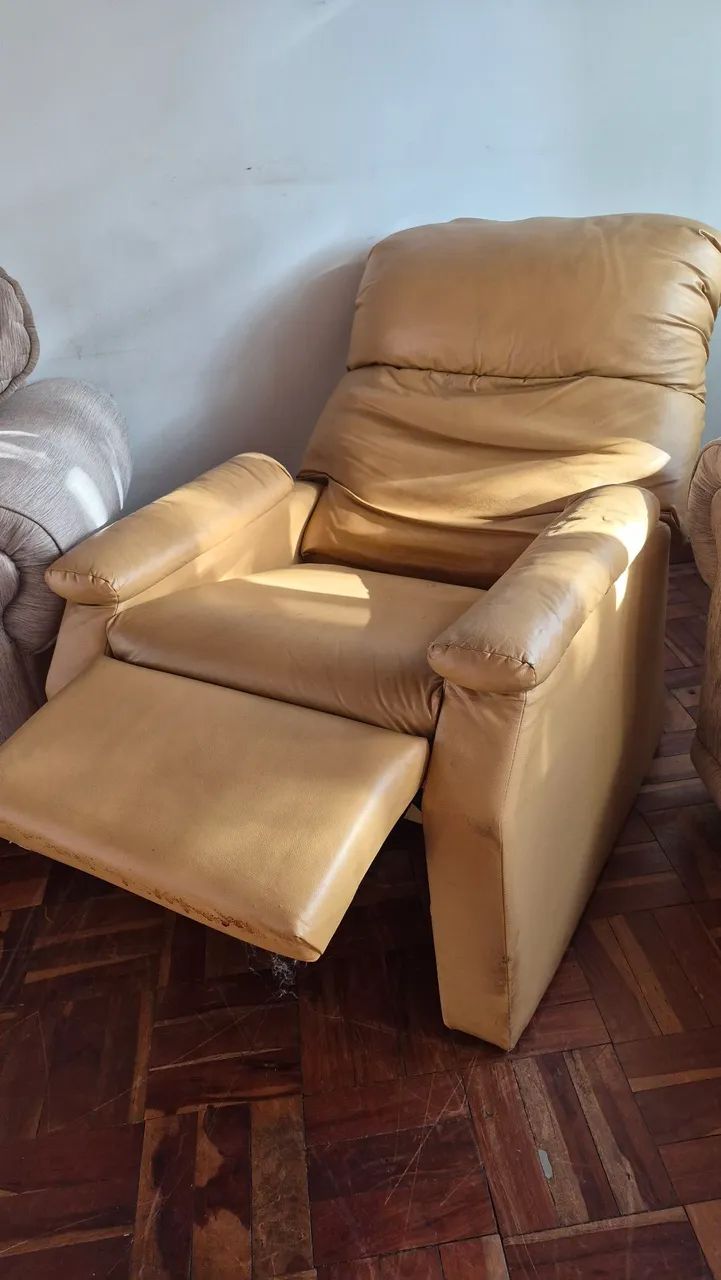 Poltrona reclinavel encosto e pés - Foto 2
