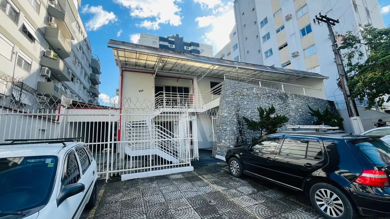 Casa comercial com aproximadamente 771,30, no bairro Centro.