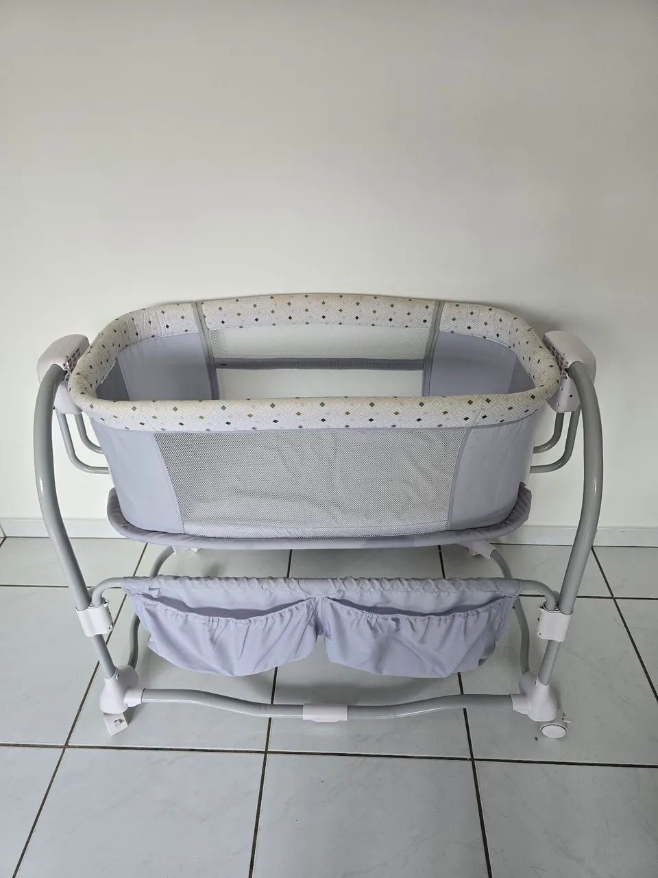 Berço moisés com balanço automático