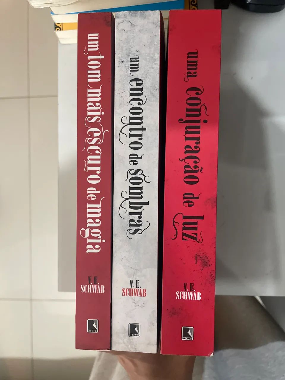 Trilogia Os Tons de Magia V.E. Schwab