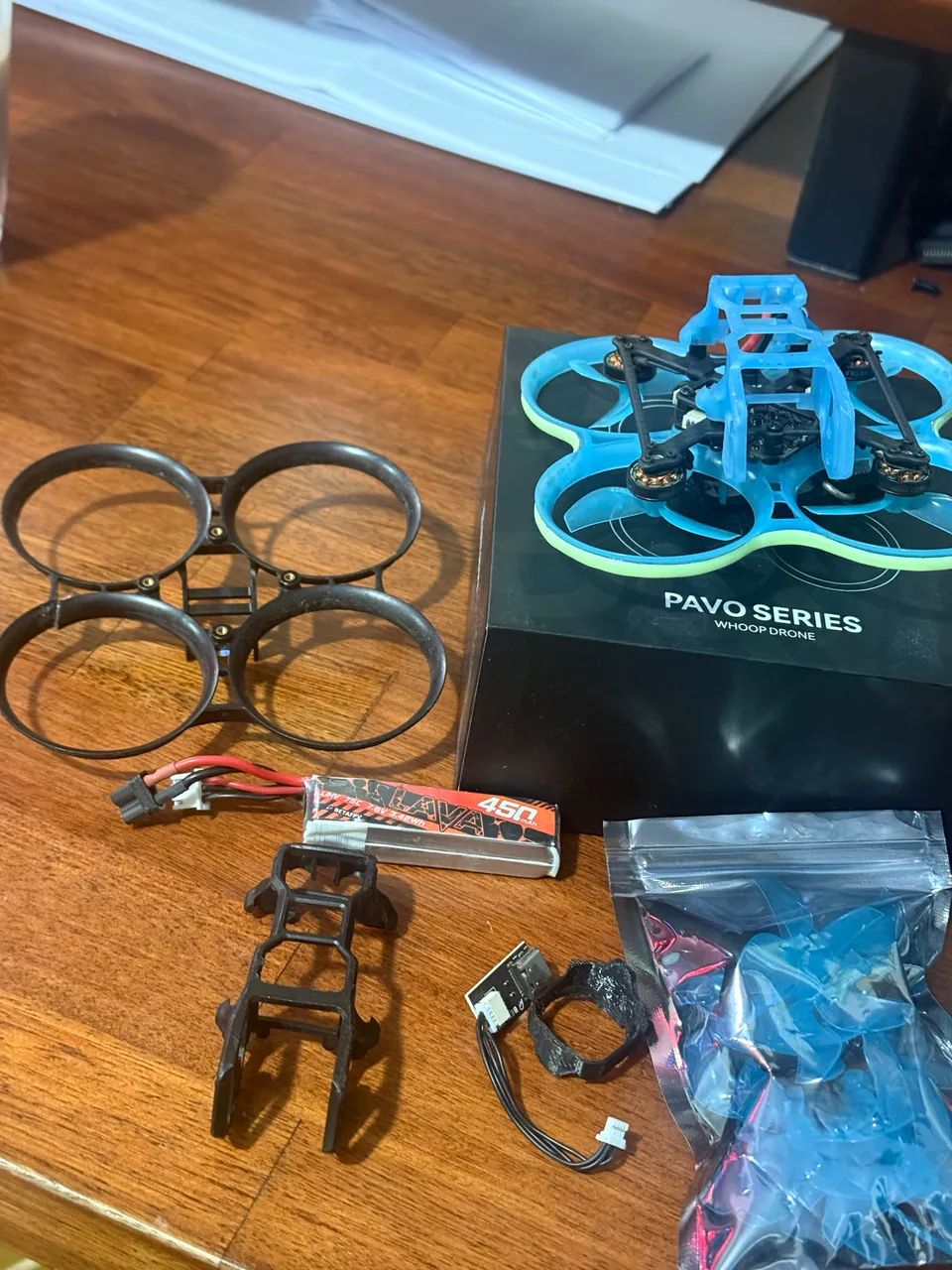 Drone Pavo pico