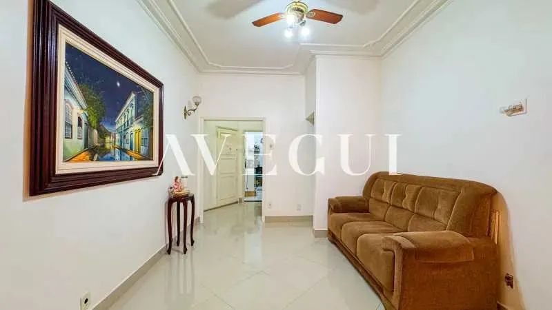 Apartamento reformado, 2 quartos, em Copacabana