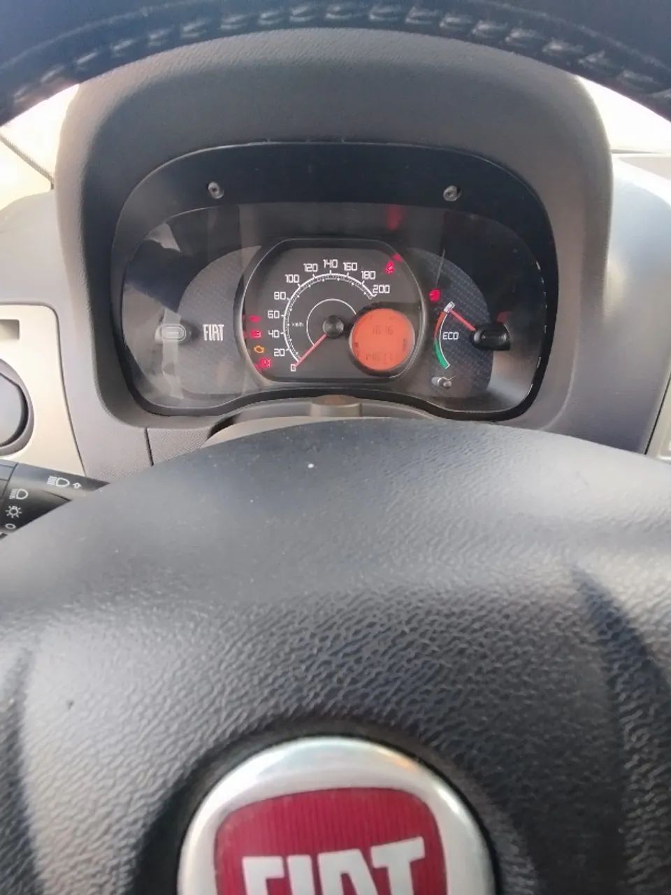 Fiat Palio Celebration 1.0 Fire Flex 8V 4P 2015 - Foto 3