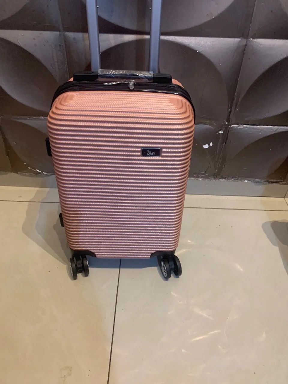 Malas de viagem com pequeno defeito  - Foto 2