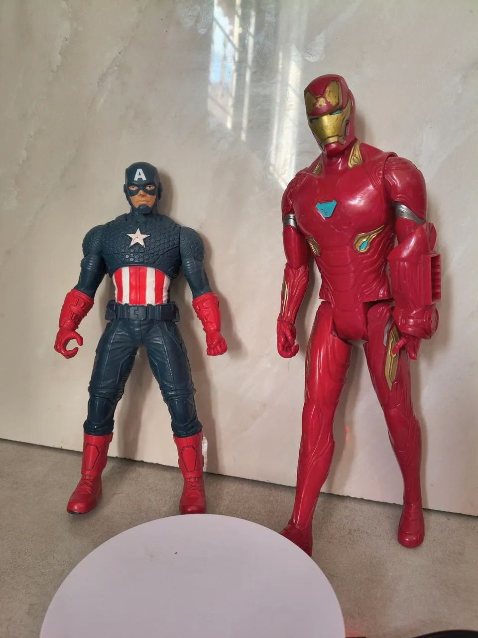 Bonecos Capitão América e homem de ferro