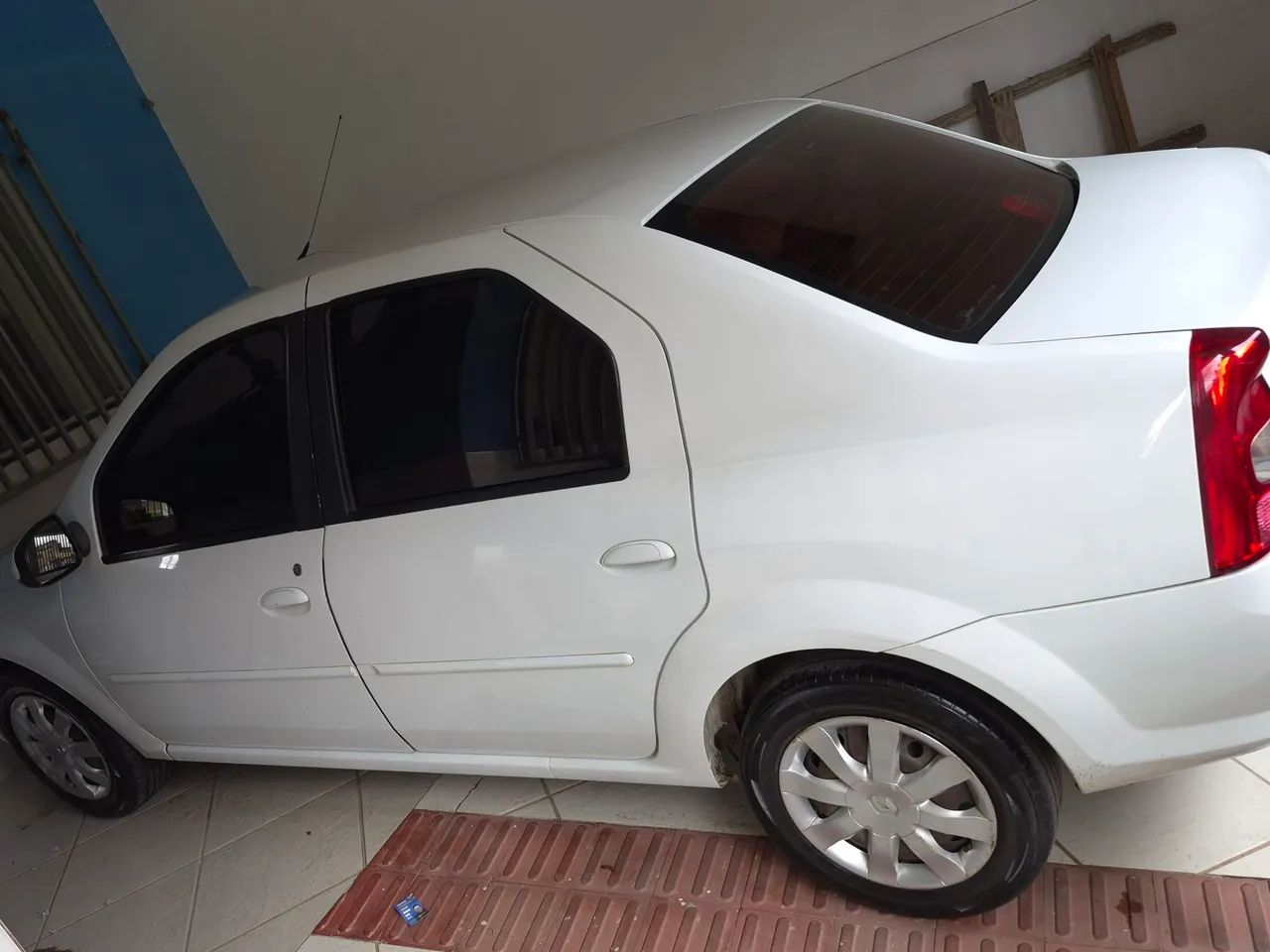 Renault Logan Expression Hi-flex 1.6 8V 4P 2013