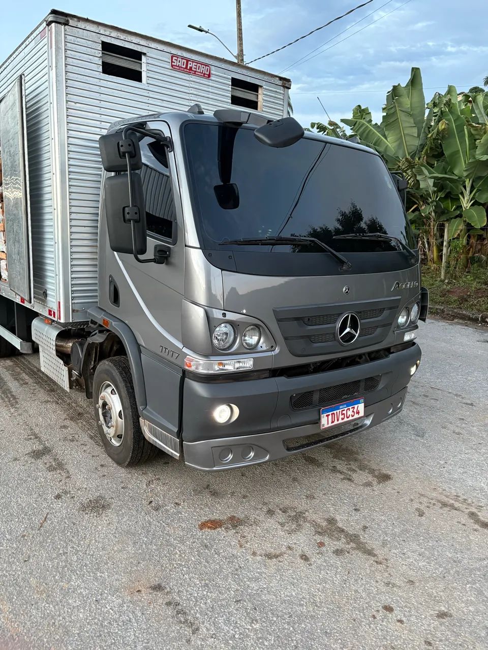 Caminhão Acello 1017