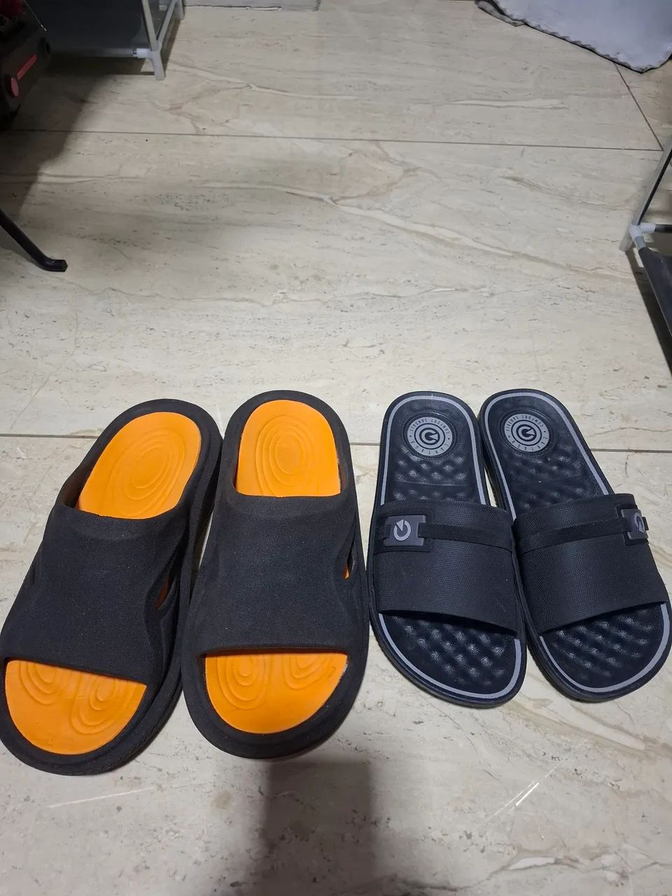 Vendo 2 chinelo novos