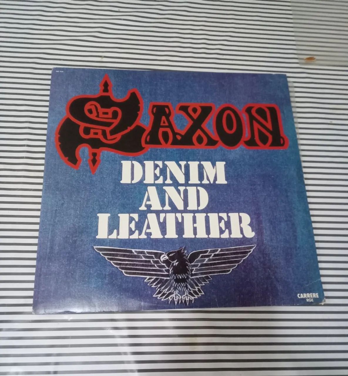 LP disco vinil metal Saxon Denim and Leather