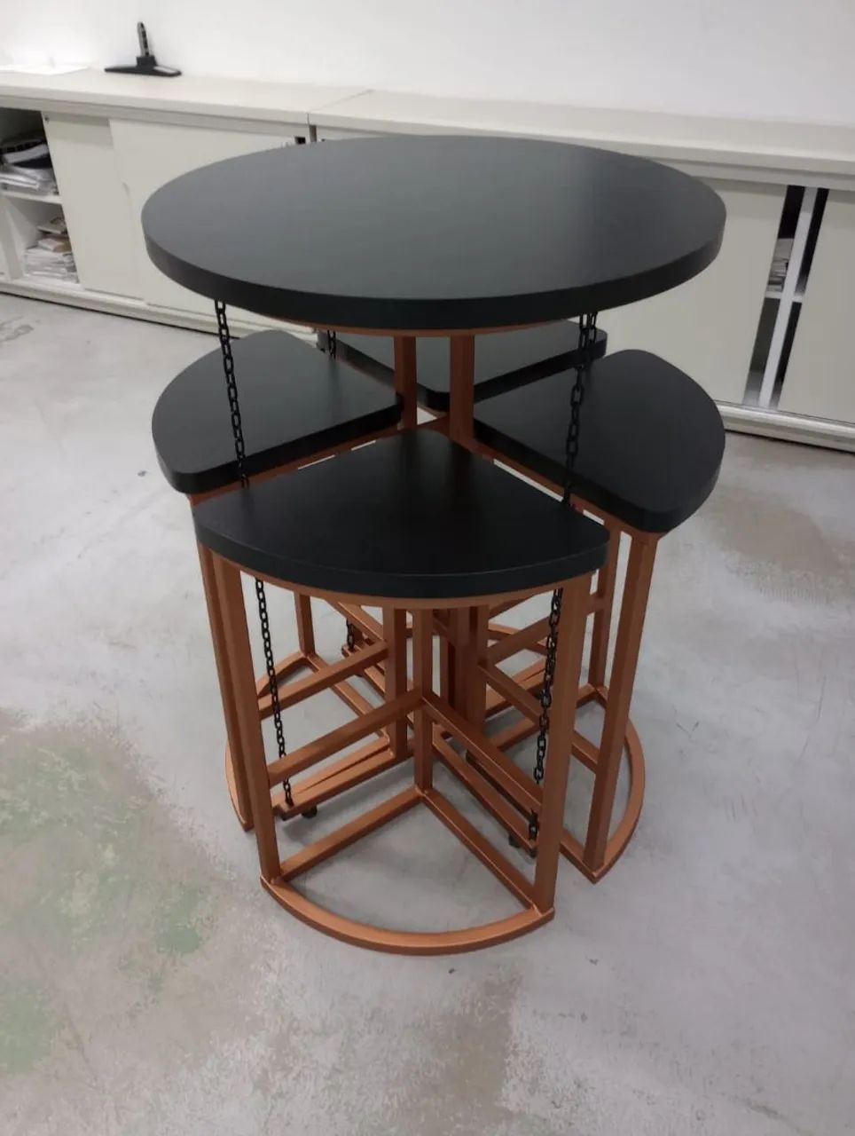 Mesa Bistrô com 4 banquetas, peça única e exclusiva 70x70  - Foto 3