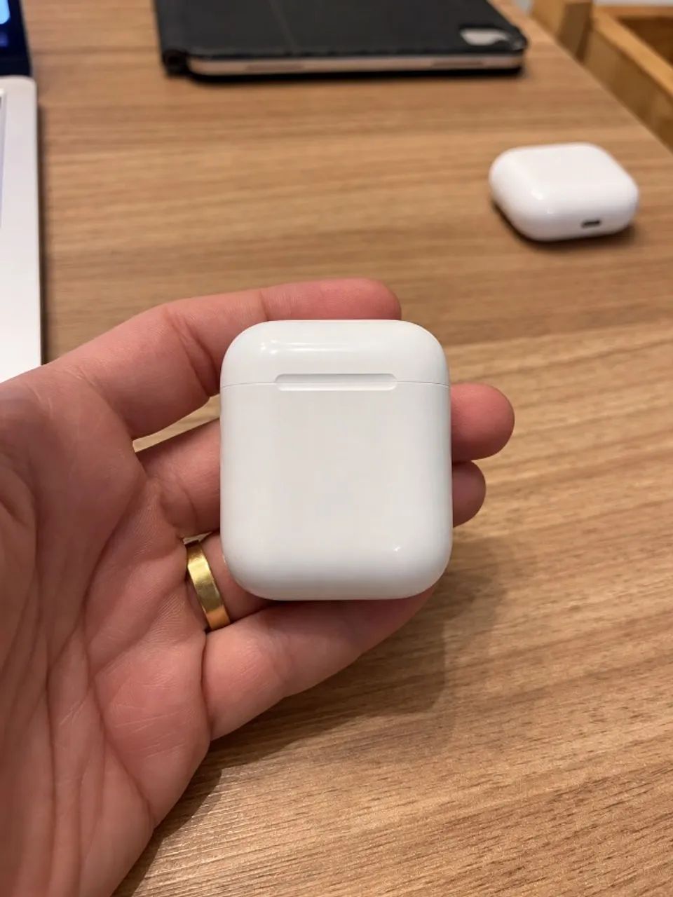 Apple AirPods 2ª geração (sem mic)