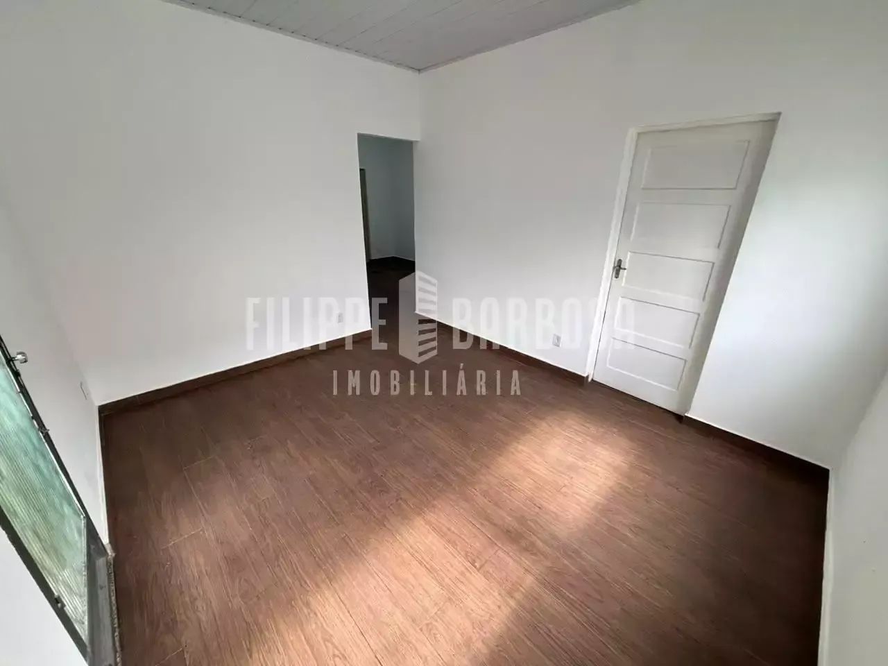 CASA LINEAR - 2 QUARTOS - QUINTAL - TODA REFORMADA - Foto 3