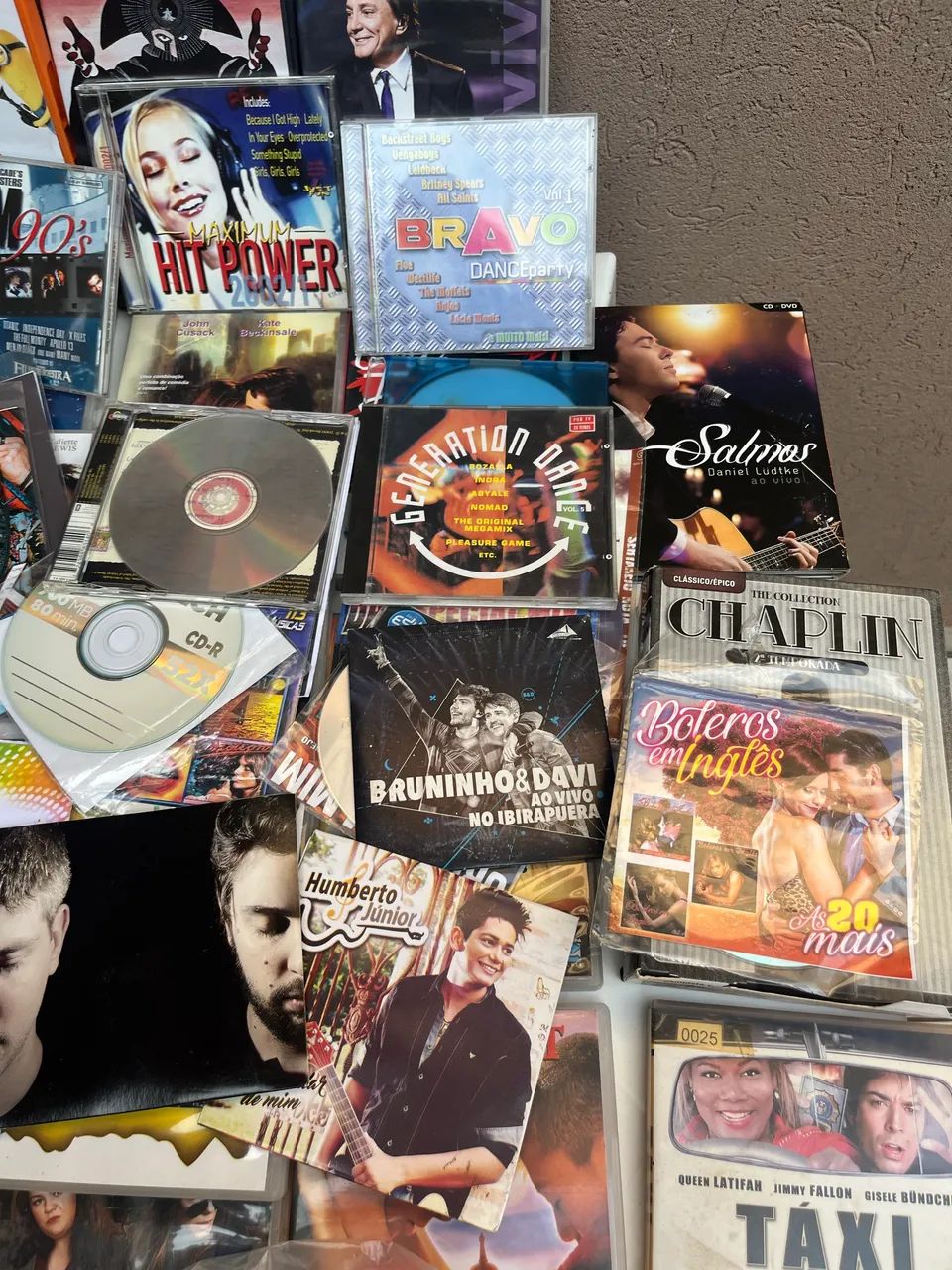 30 DVds e 30 cds variados  - Foto 3