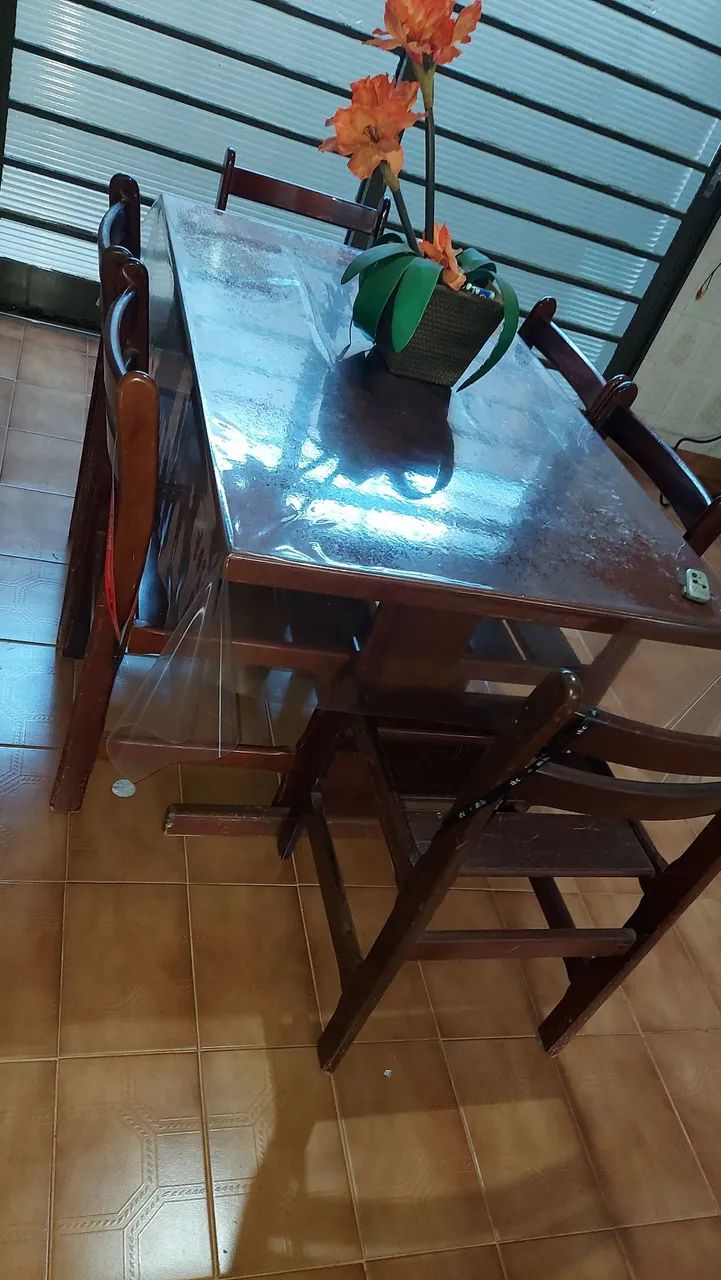 Mesa/Cadeira de madeira  - Foto 2